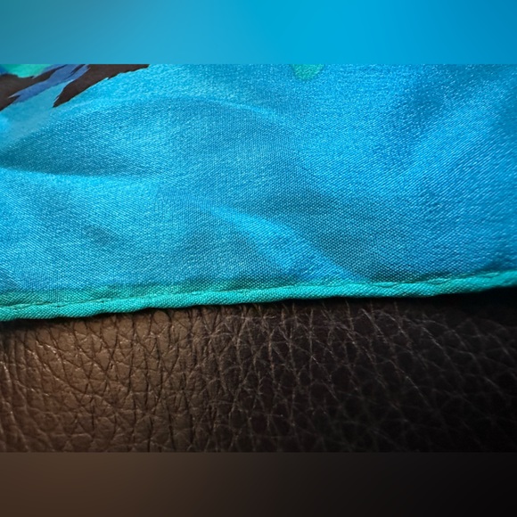 Oscar de la Renta Vintage Blue and Green Floral Square Scarf Wrap - Picture 9 of 10